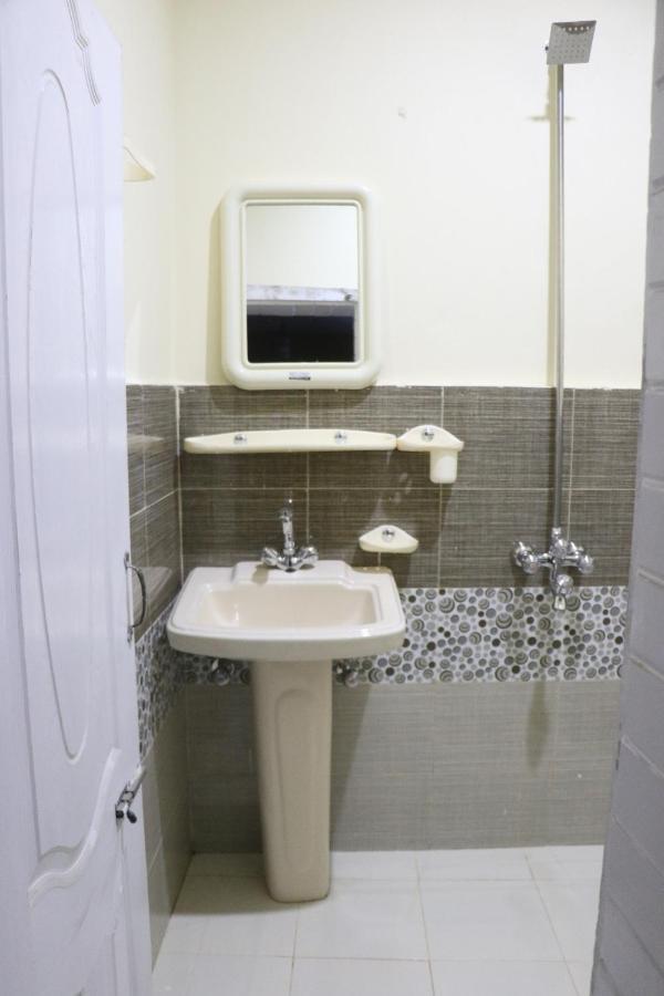 גילגיט Golden Peak Guest House מראה חיצוני תמונה